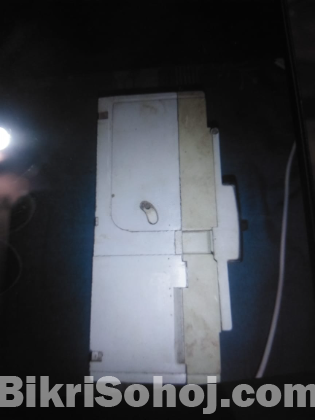 সার্কিট বেকার